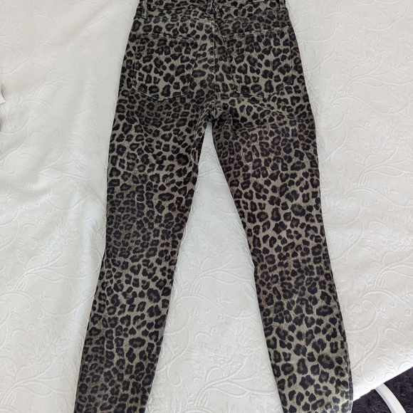Good American. Leopard denim. Good waist drop. 27/4 - Picture 4 of 5